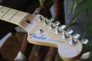 FENDER "Limited Edition Standard Stratocaster, Black" 3, 86 KG