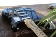 FENDER "Limited Edition Standard Stratocaster, Black" 3, 86 KG