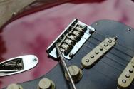FENDER "NEW MODEL American Professional Stratocaster, Maple Fingerboard, Oxblood" HARDCASE, 3, 85 KG