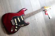 FENDER "NEW MODEL American Professional Stratocaster, Maple Fingerboard, Oxblood" HARDCASE, 3, 85 KG