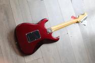 FENDER "NEW MODEL American Professional Stratocaster, Maple Fingerboard, Oxblood" HARDCASE, 3, 85 KG