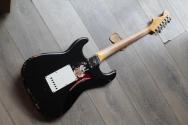 FENDER "LIMITED FOR ESTUDIO 54 AO25-205 59 Strat Heavy Relic Rosewood PLBoMWN HSS Black Pearl Midnight Wine" HARDCASE, 3, 73 KG